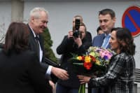 Prezident Miloš Zeman první den návštěvy v kraji jednal o budoucnosti Ještědu, setkal se s občany i studenty