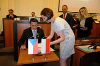 Česko-polská dohoda zjednoduší přeshraniční zásahy hasičů. V rámci spolupráce byl oceněn i hejtman kraje