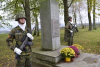 Na válečné veterány dnes vzpomínali u pomníků i v kasárnách